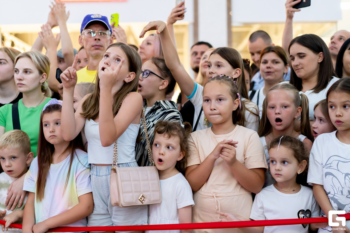 Выступление певицы MIA BOYKA в Мегацентре «Красная Площадь» 15