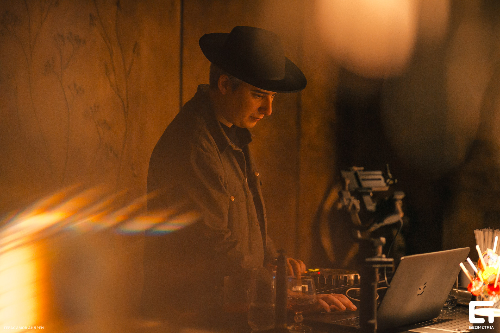 060 Bloom bar 1. 12.jpg