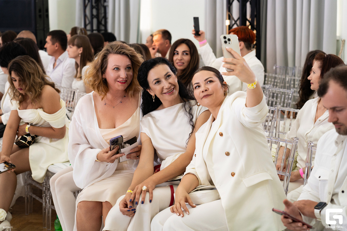 KRASNODAR FASHION SHOW в стиле Total White 21