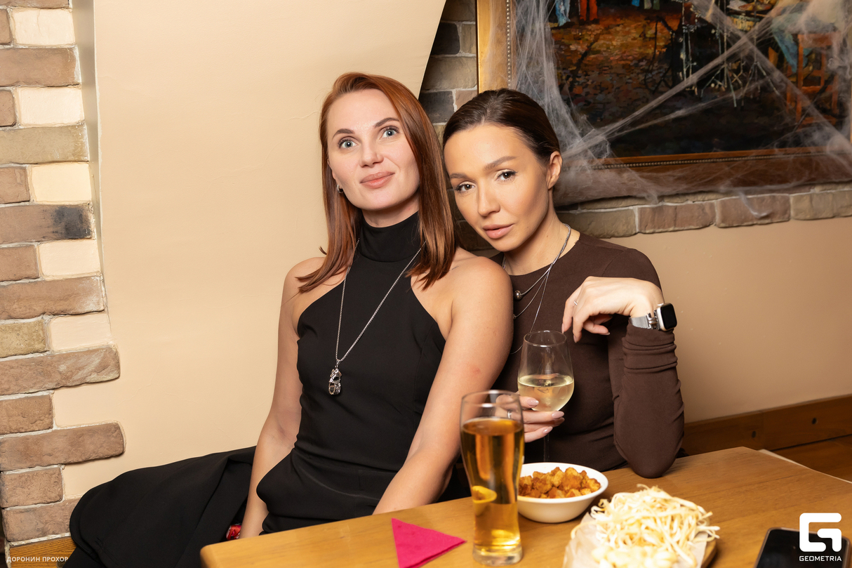 ХЭЛЛОУИН в ресторане BIER HAUS  - мертвые невесты 26