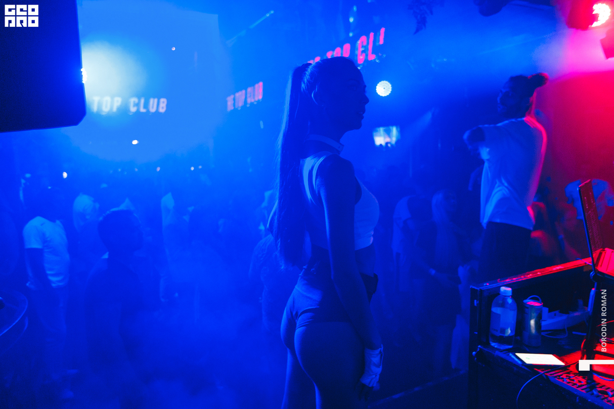 THE TOP CLUB WKND 21
