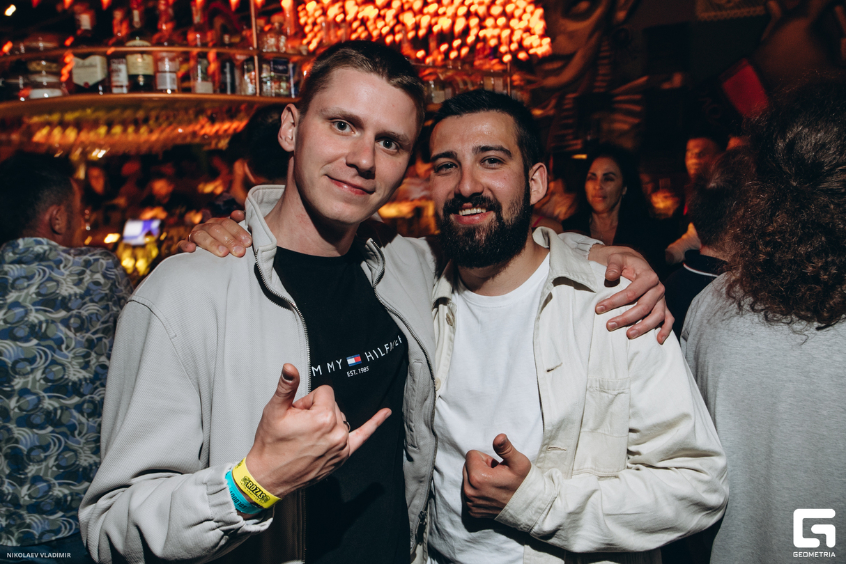 GUNZ AND ROZAS 10