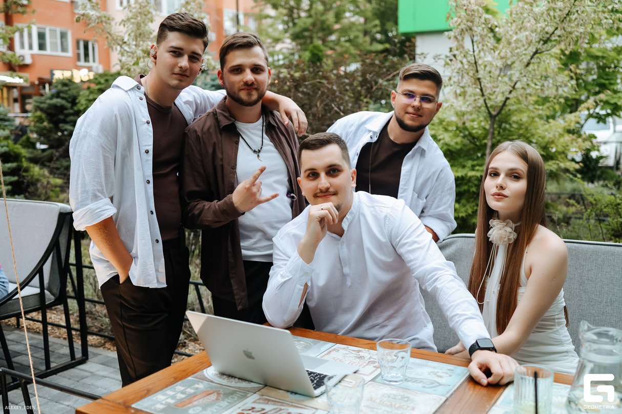 День Рождения Большой Рыбы / Нам 9 лет! 19