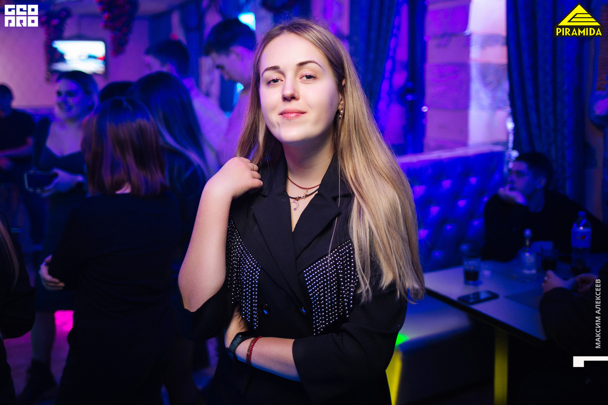 Пятница в караоке-кафе Пирамида 27