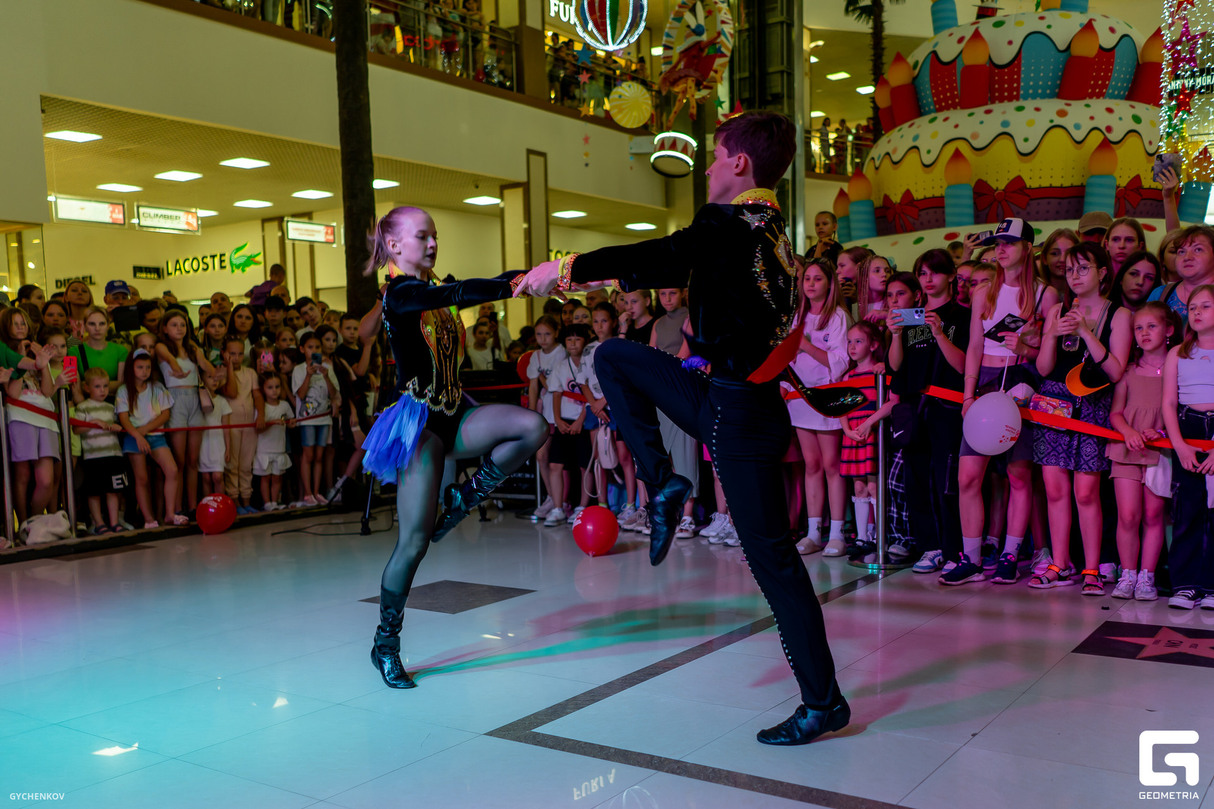 Выступление певицы MIA BOYKA в Мегацентре «Красная Площадь» 13