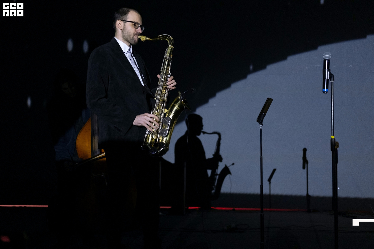 MELANCHOLIC JAZZ IN OUTER SPACE 27