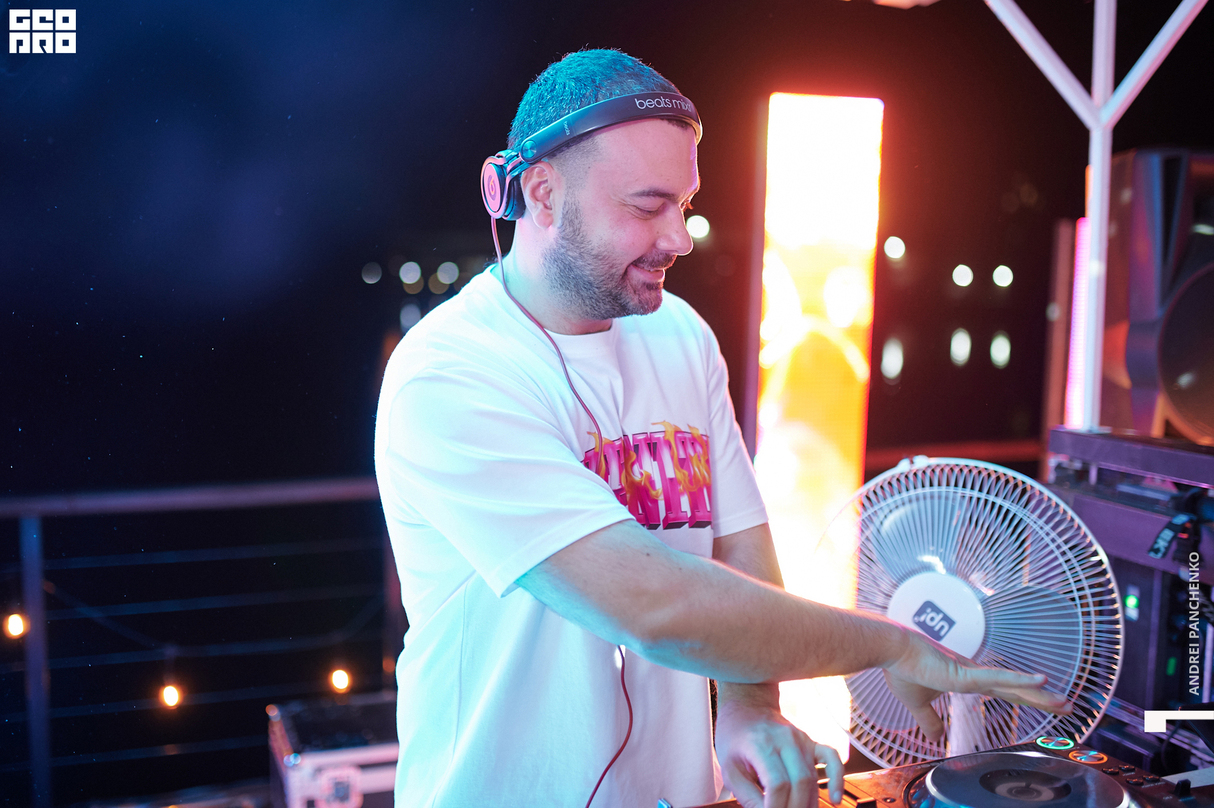 Night pool party 11