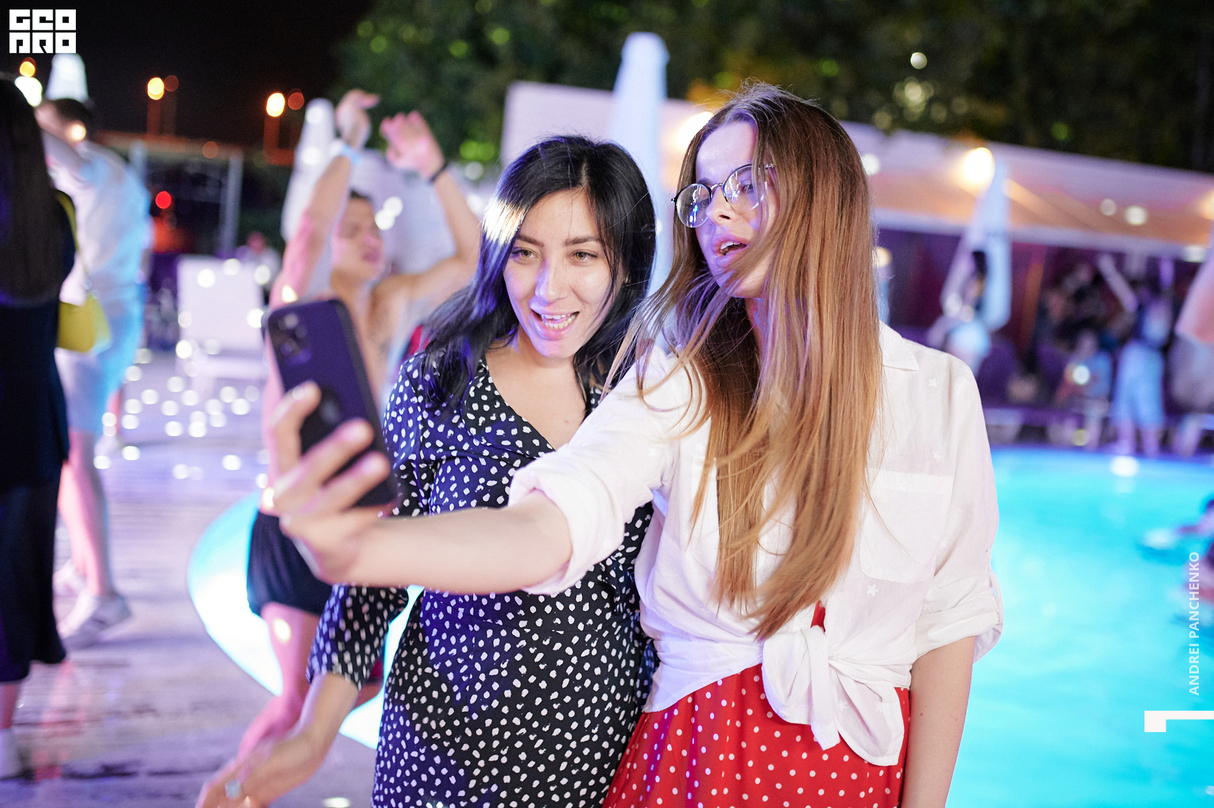 Night pool party 23