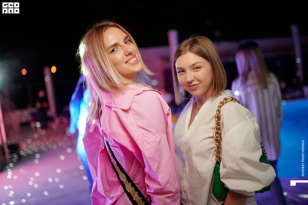 Night pool party 19