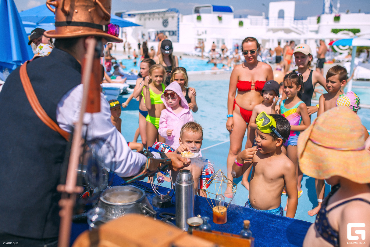 POOL PARTY 29