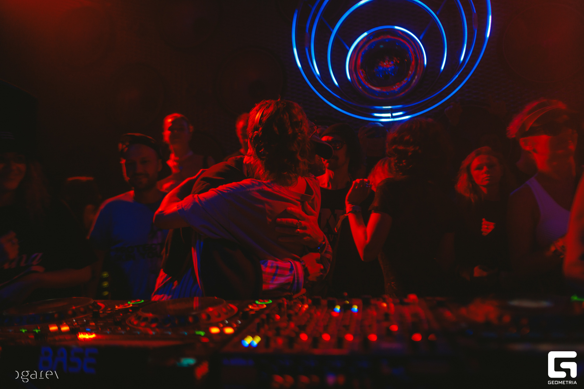 OUTLINE 2024-427-267.jpg