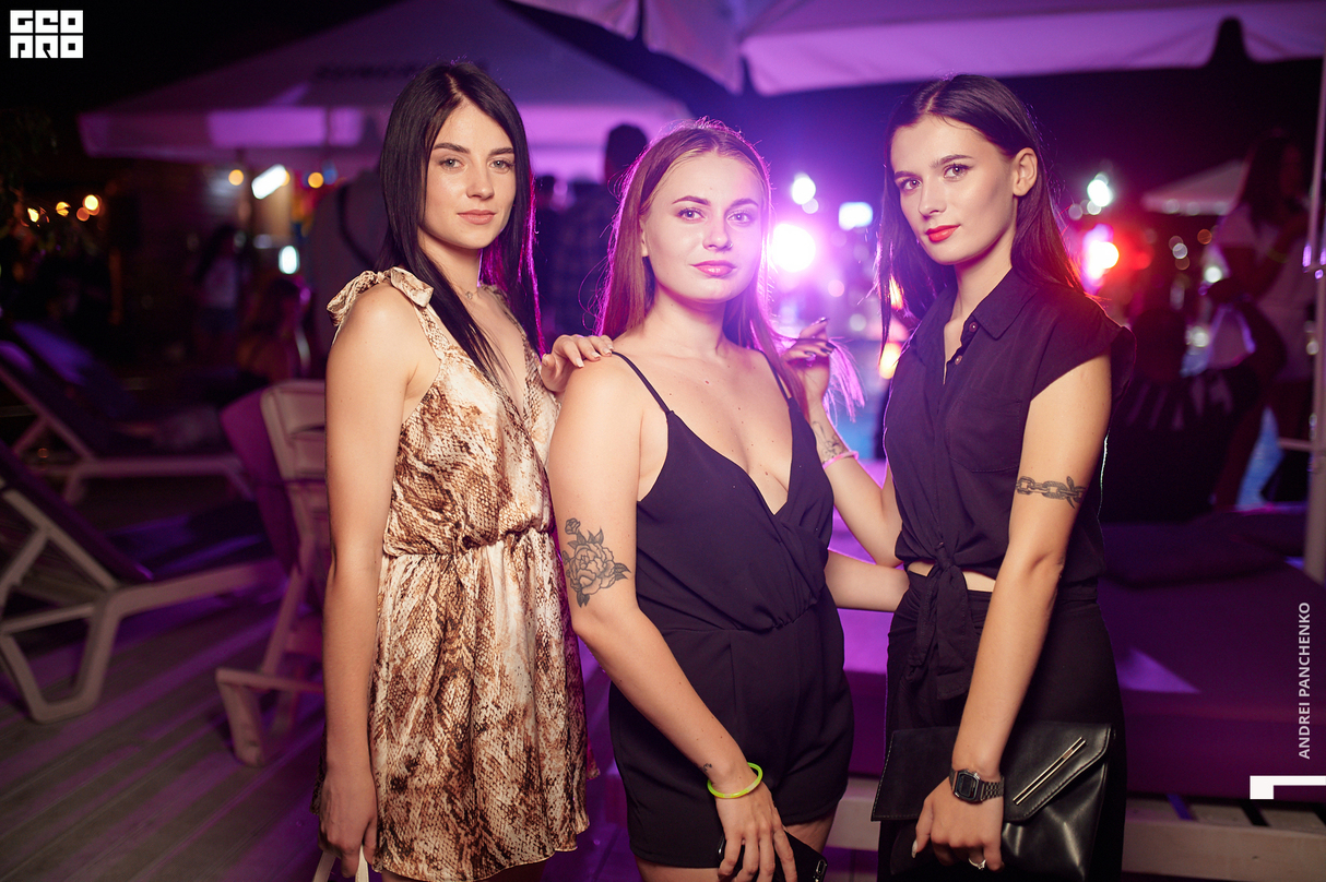 Night pool party 25
