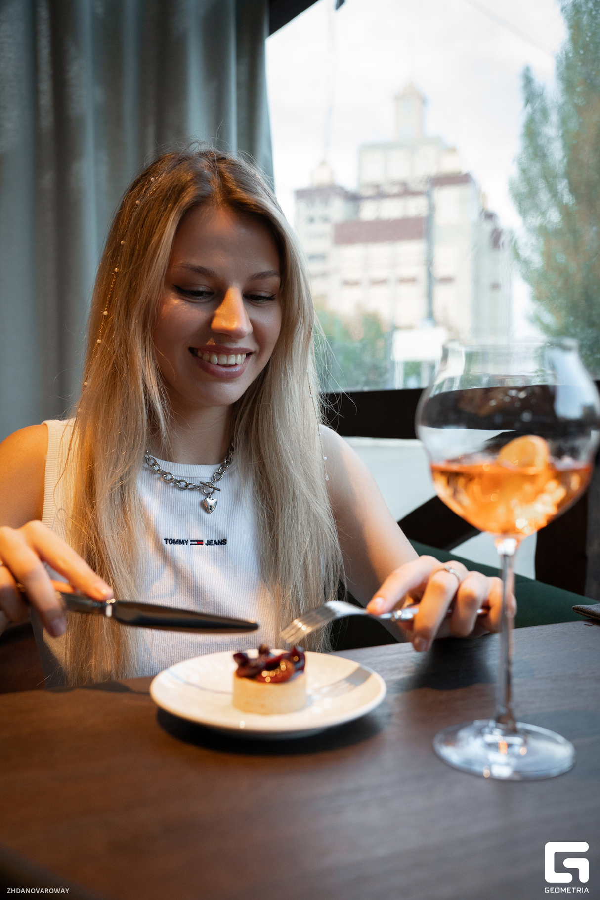 Пятничный вайб в TWR HOOKAH LAB 10