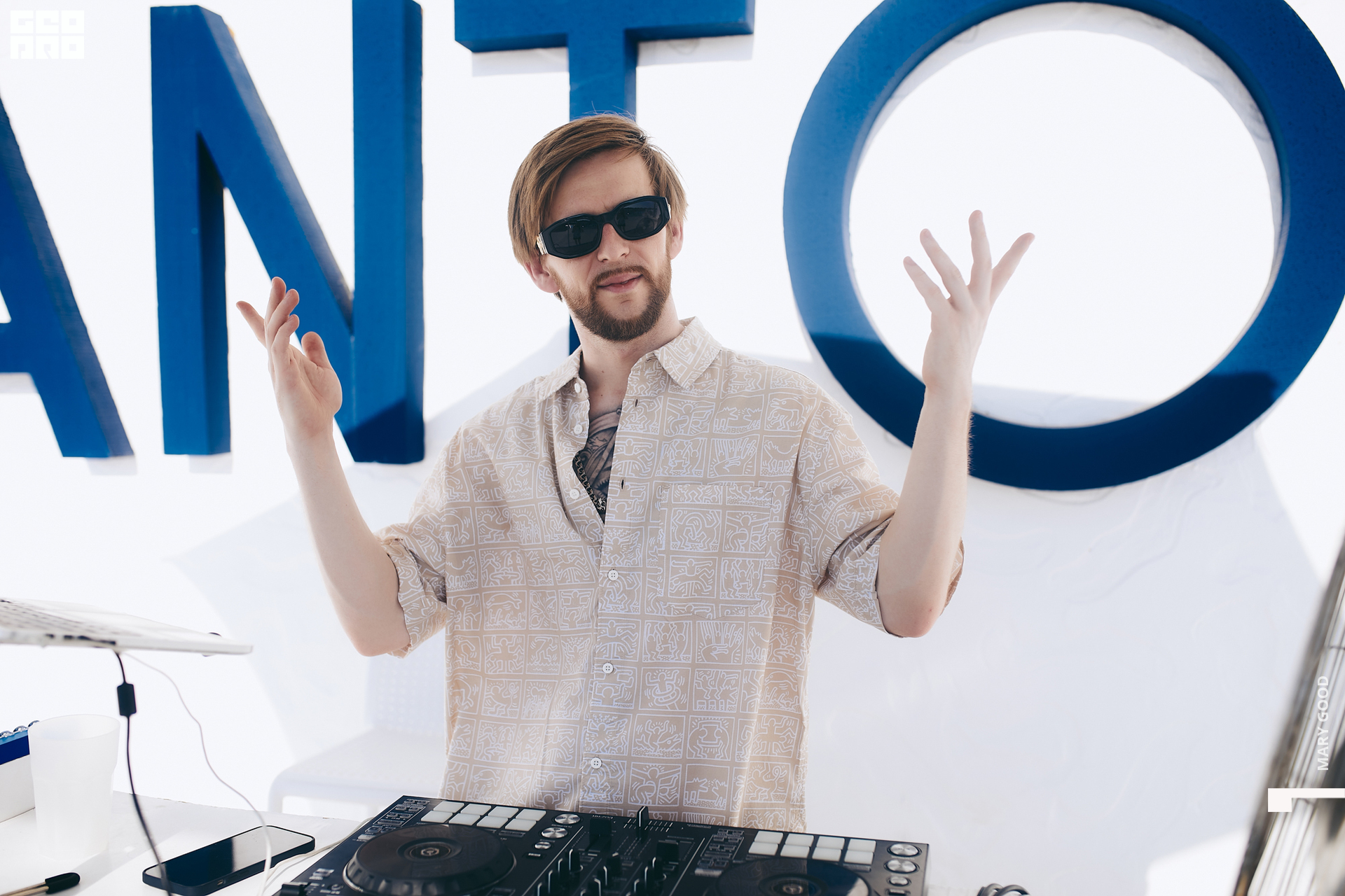 13.08.22 Santorini - Saturday126_6701.jpg