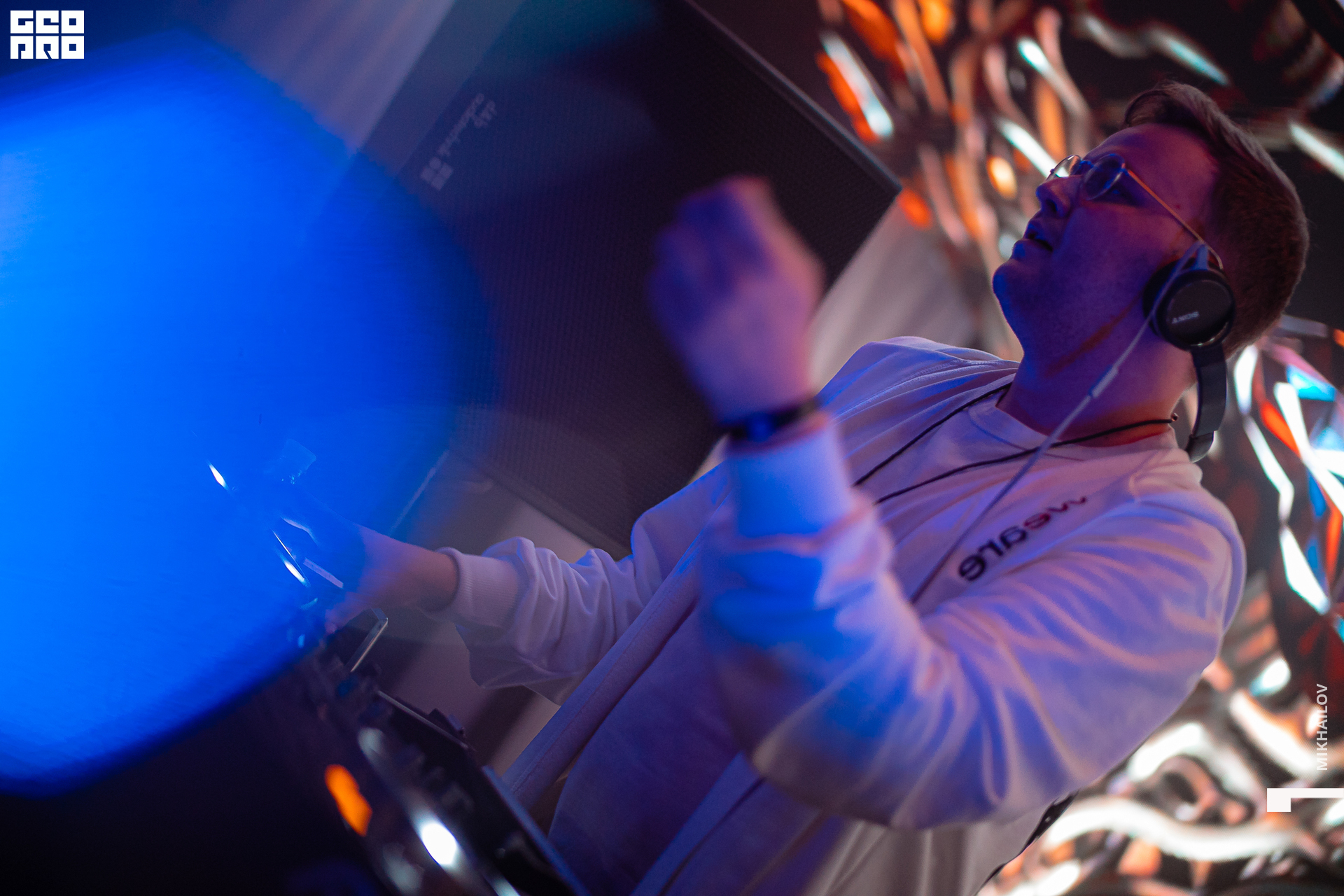 018-11-04-2021-00-46-We are - Mikhailov - 2560.jpg