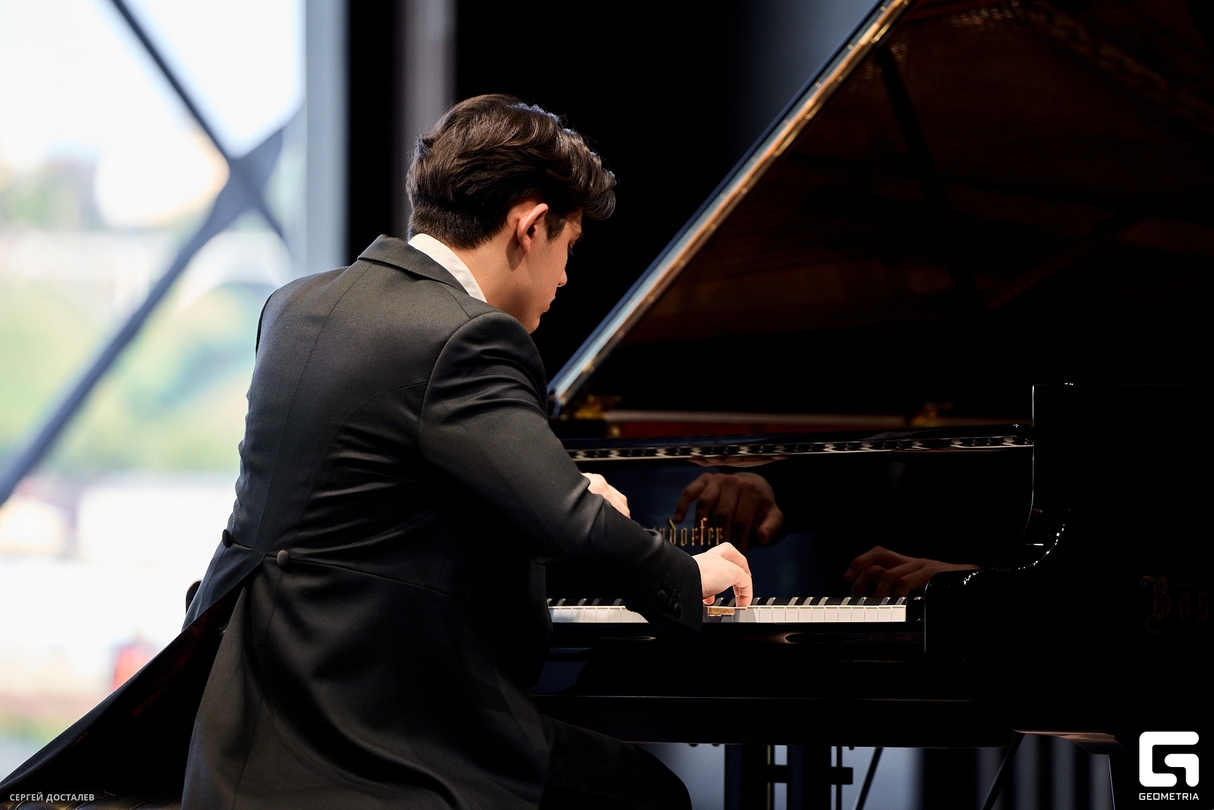 Pianissimo: Джордж Харлионо 30
