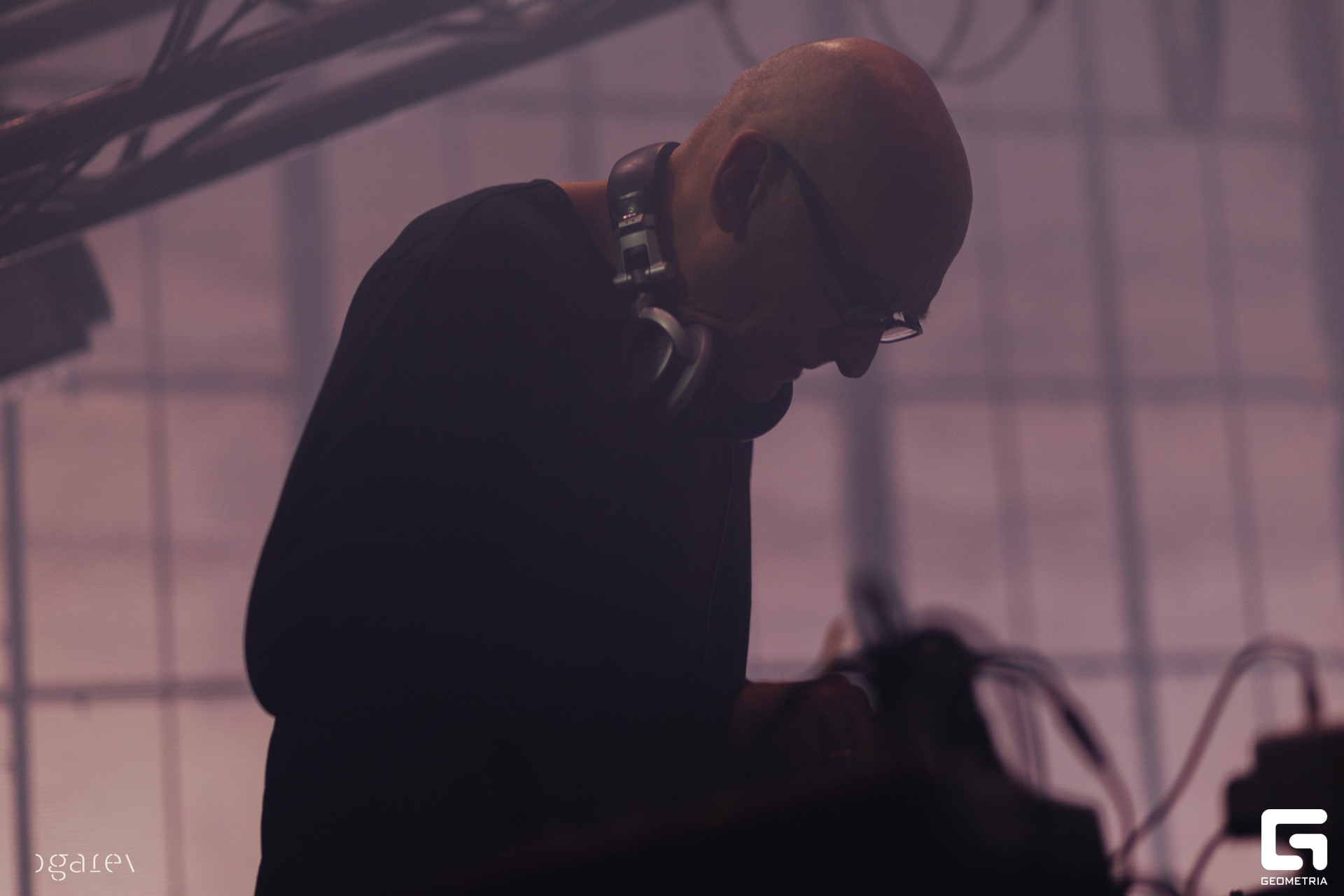 OUTLINE 2024-427-210.jpg