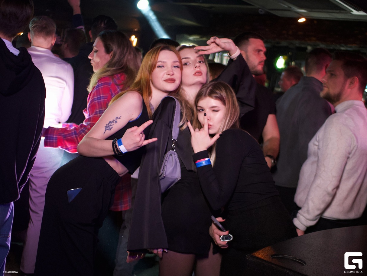С 23 февраля! 8