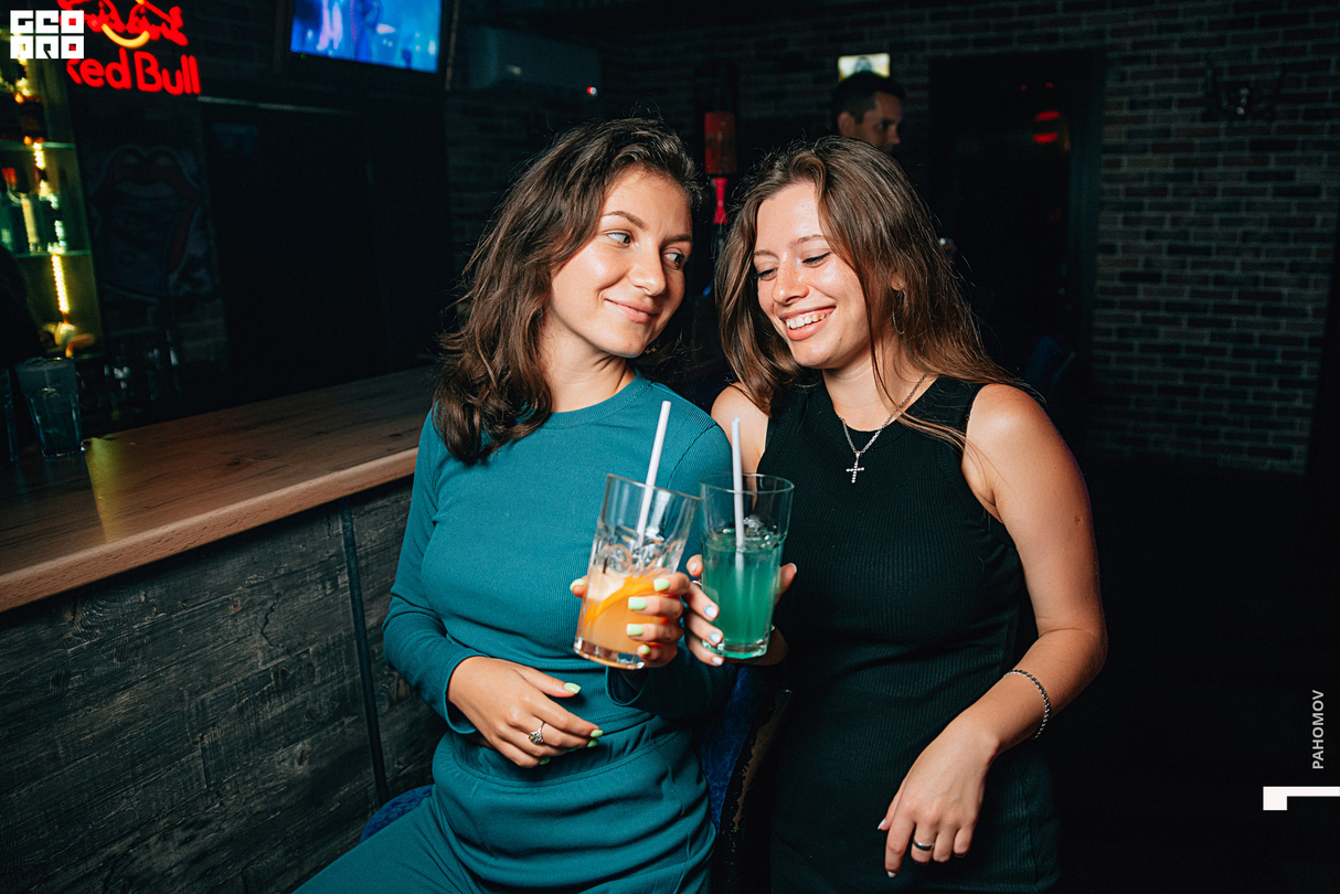 Friday party 17