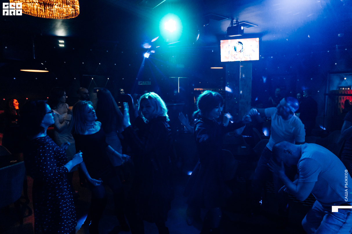 Saturday party 25