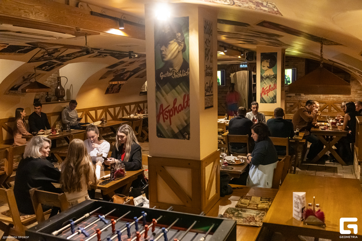 Russian girls. Женский праздник в ресторане BIER HAUS 30
