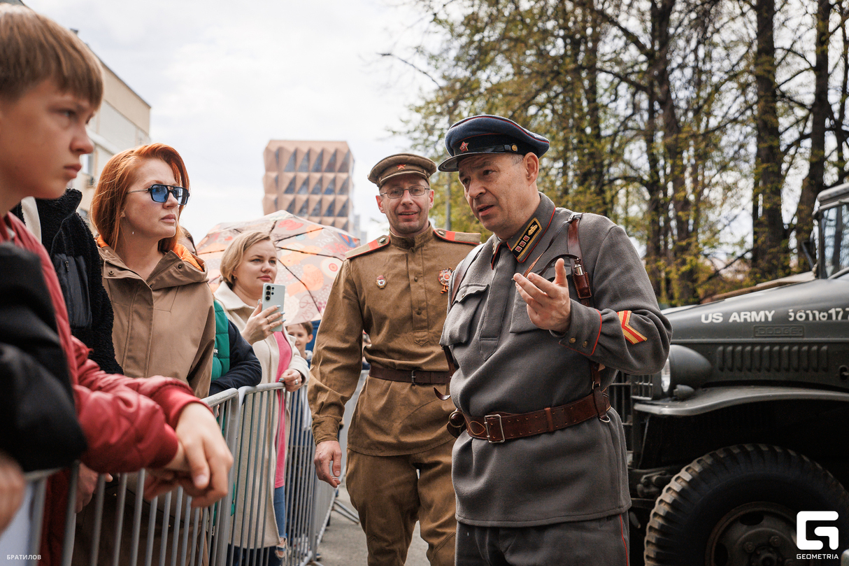 Выставка ретромобилей на Плотинке 22