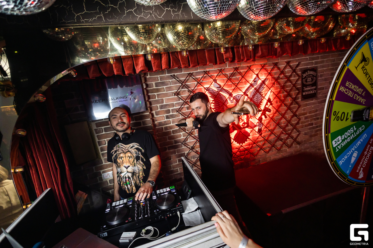 Saturday party 19