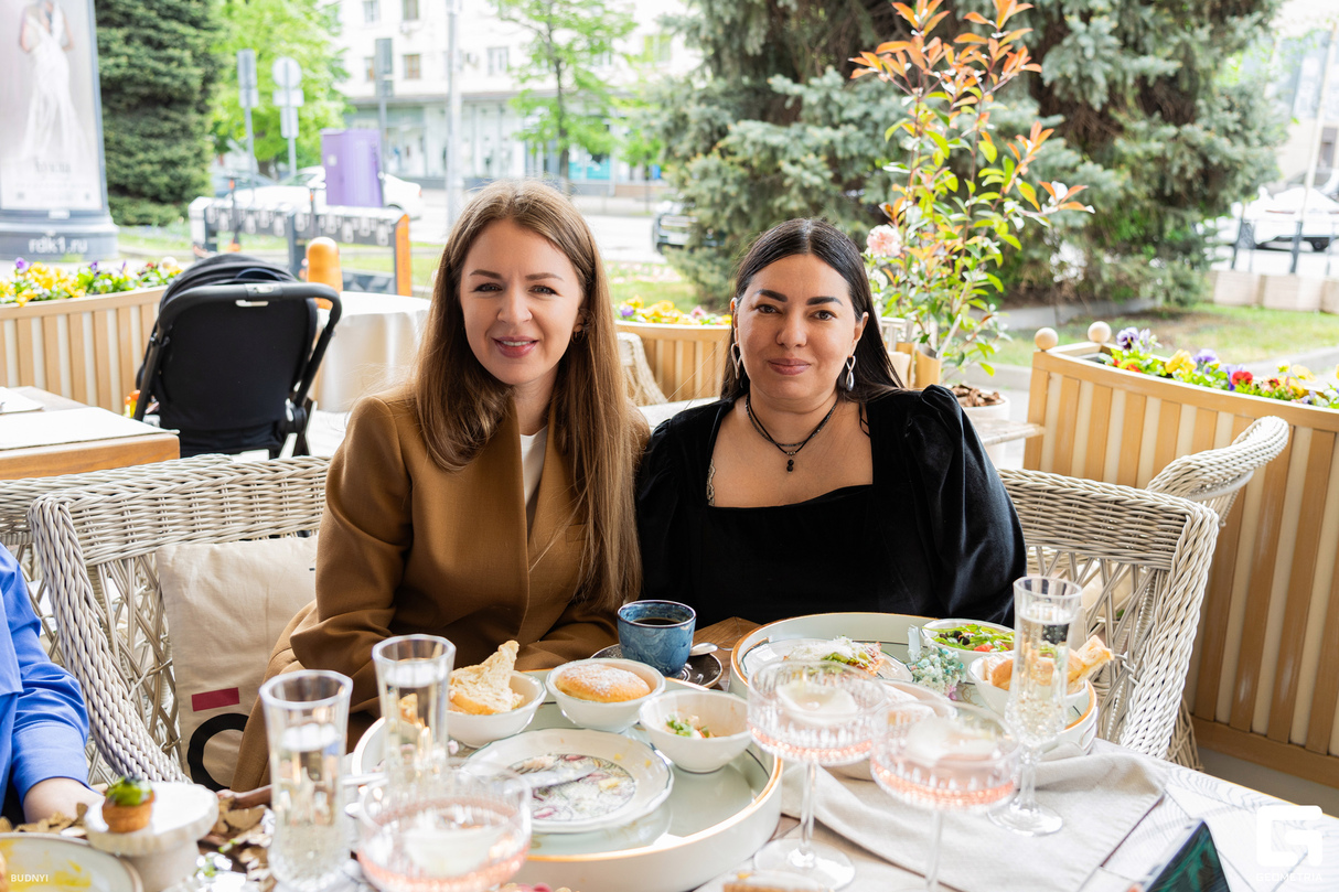 Весна на Красной улице 25