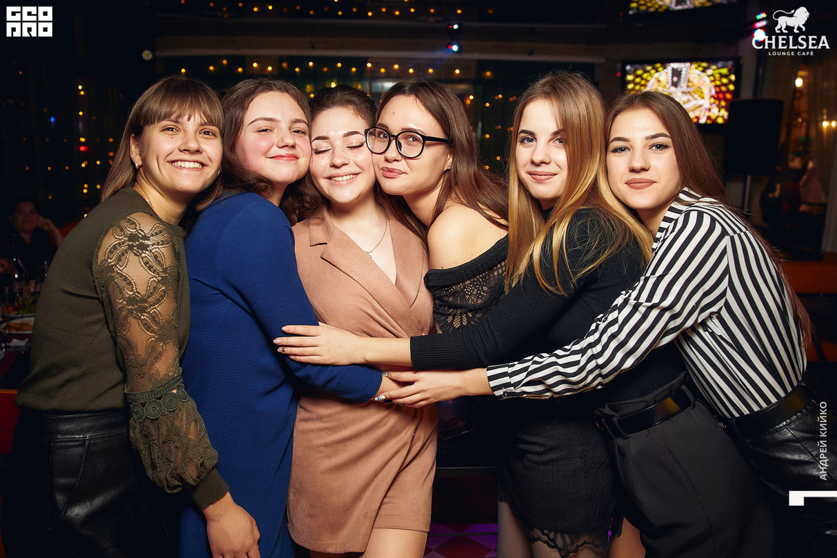 Пятница в кафе Chelsea 8