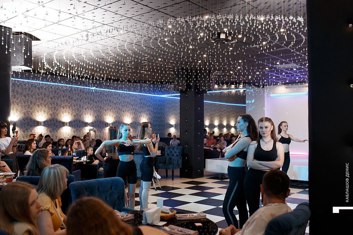 Podium - ALEX DANCE STUDIO 18