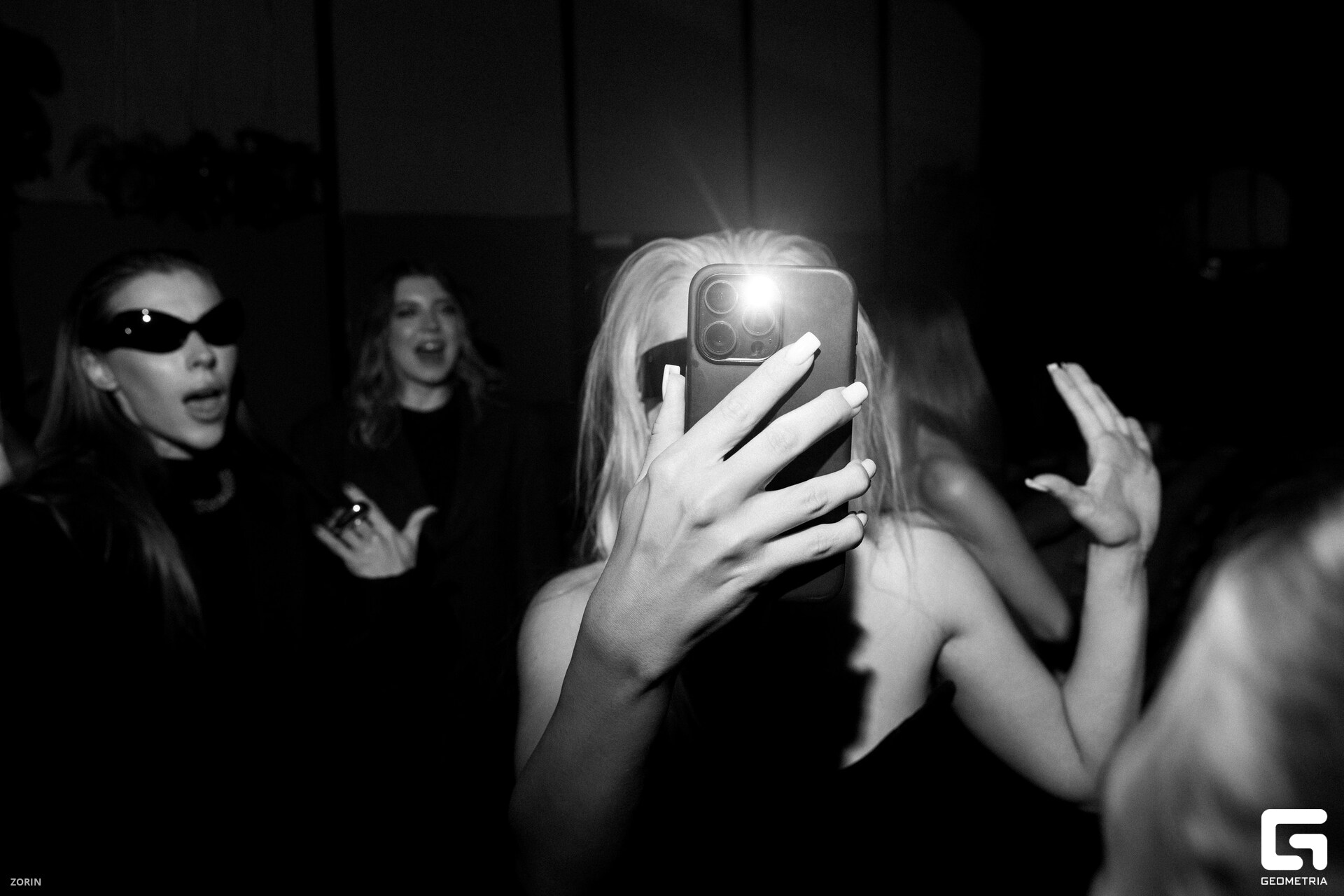 305-21-43-30-25-05-25- Zorin_resized.jpg