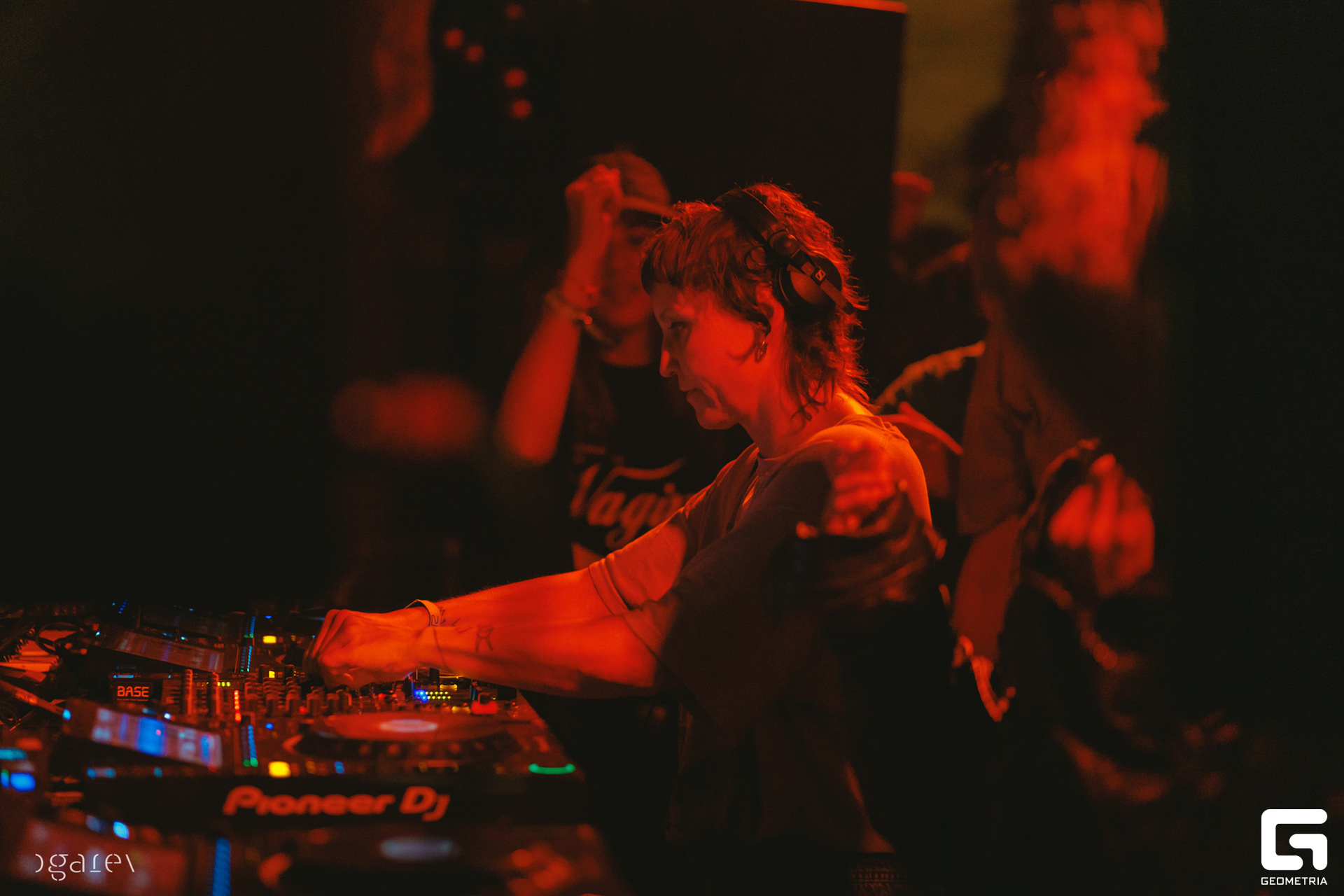 OUTLINE 2024-427-259.jpg