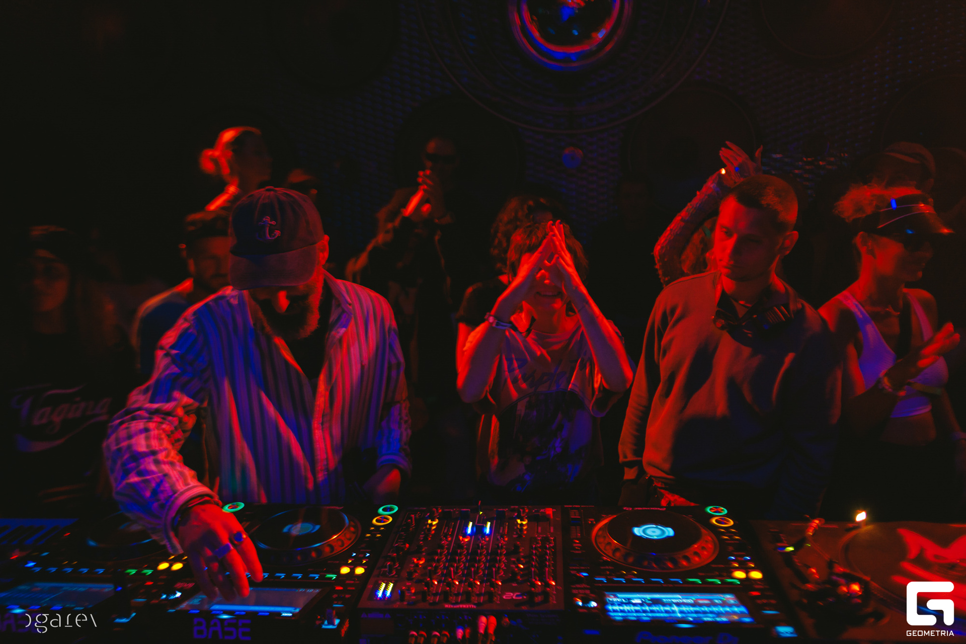 OUTLINE 2024-427-270.jpg