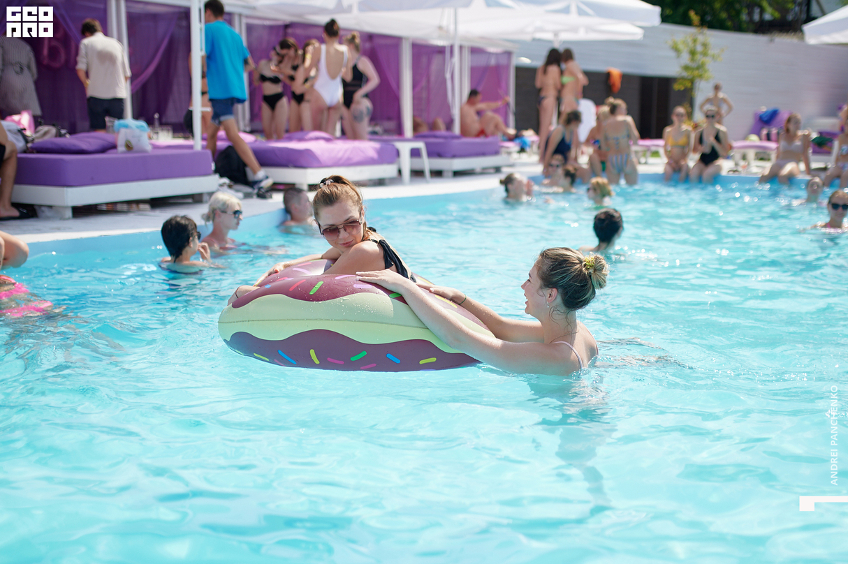Day pool party 11