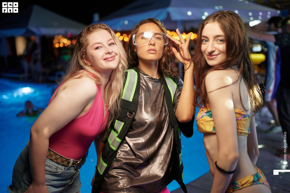 Night pool party 27