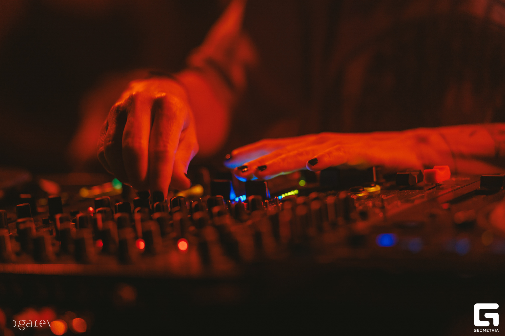 OUTLINE 2024-427-249.jpg