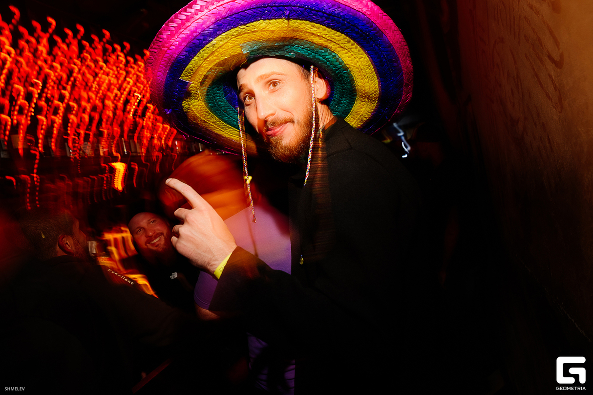 RUSSO BAILANDO 8