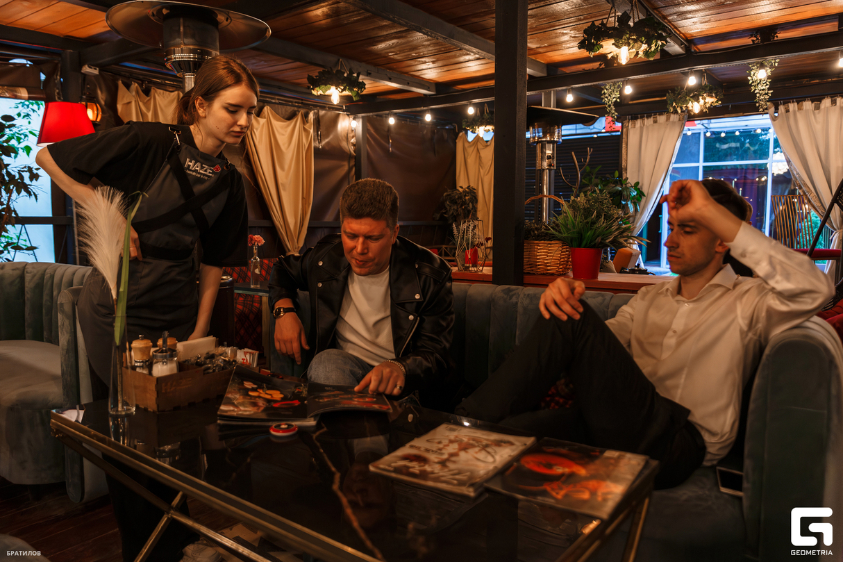 Суббота в баре Haze Bar 9