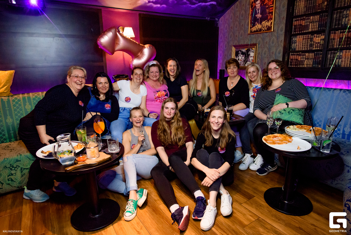 Saturday chill at Simply 33 Grill & Cinema, Karaoke Club 18