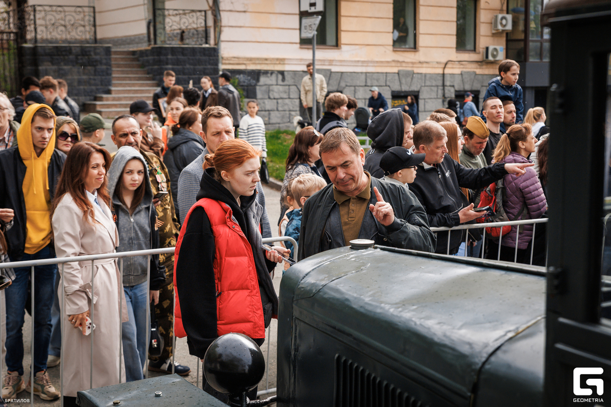 Выставка ретромобилей на Плотинке 27