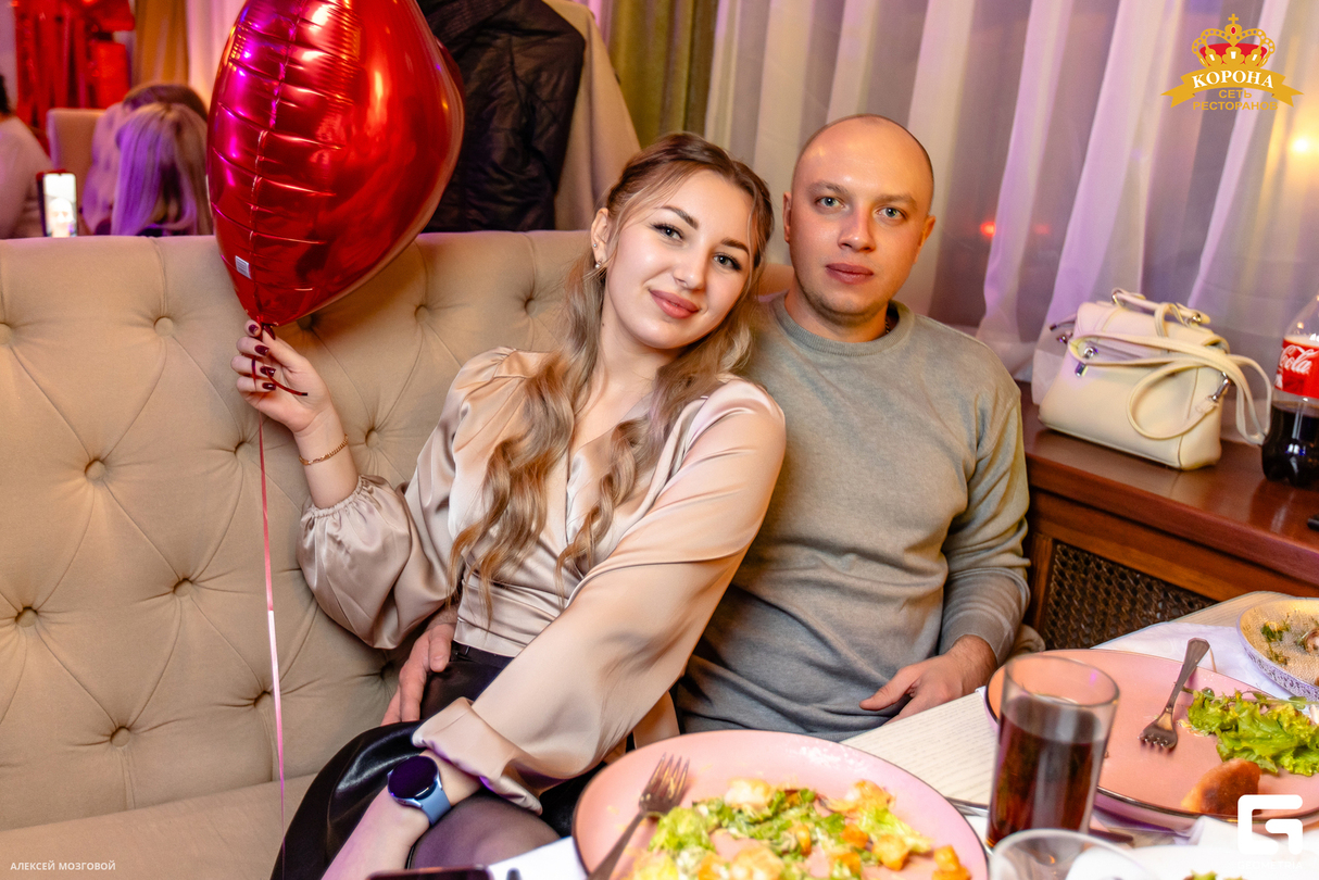 14 февраля в кафе "Корона" 15