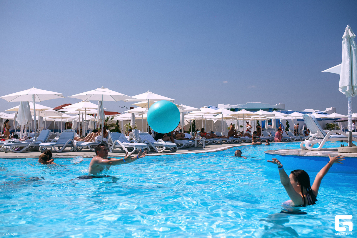 POOL PARTY 30