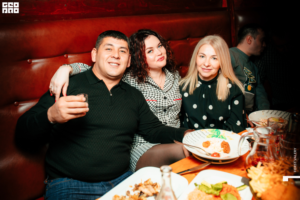 Субботний движ в "Своих" 8