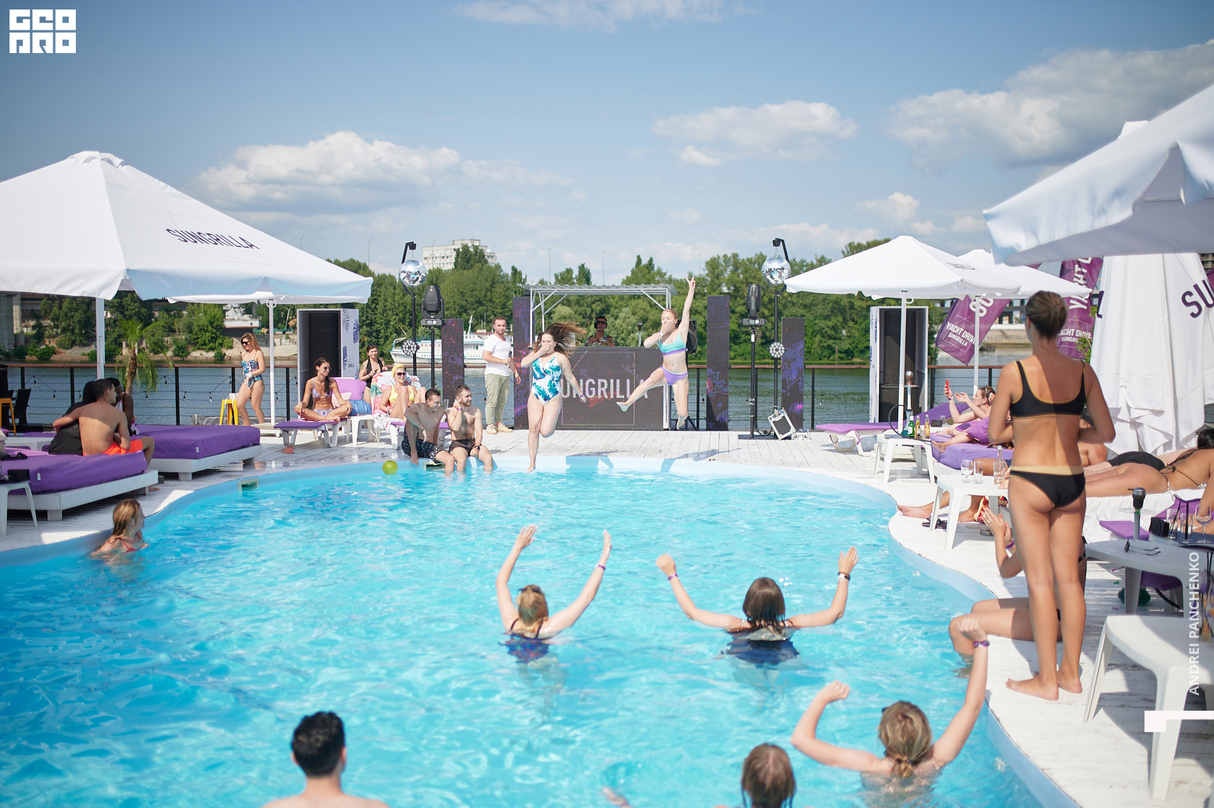 Day pool party 19
