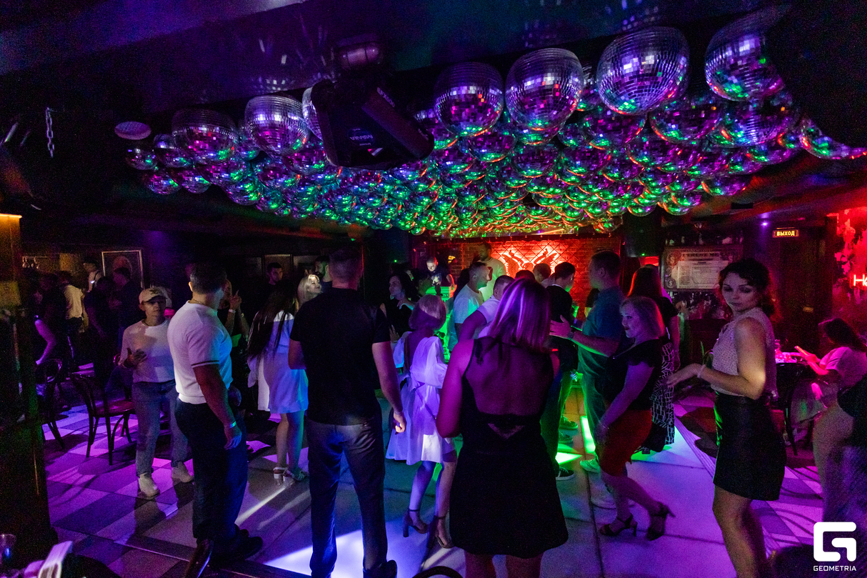 Saturday party 30