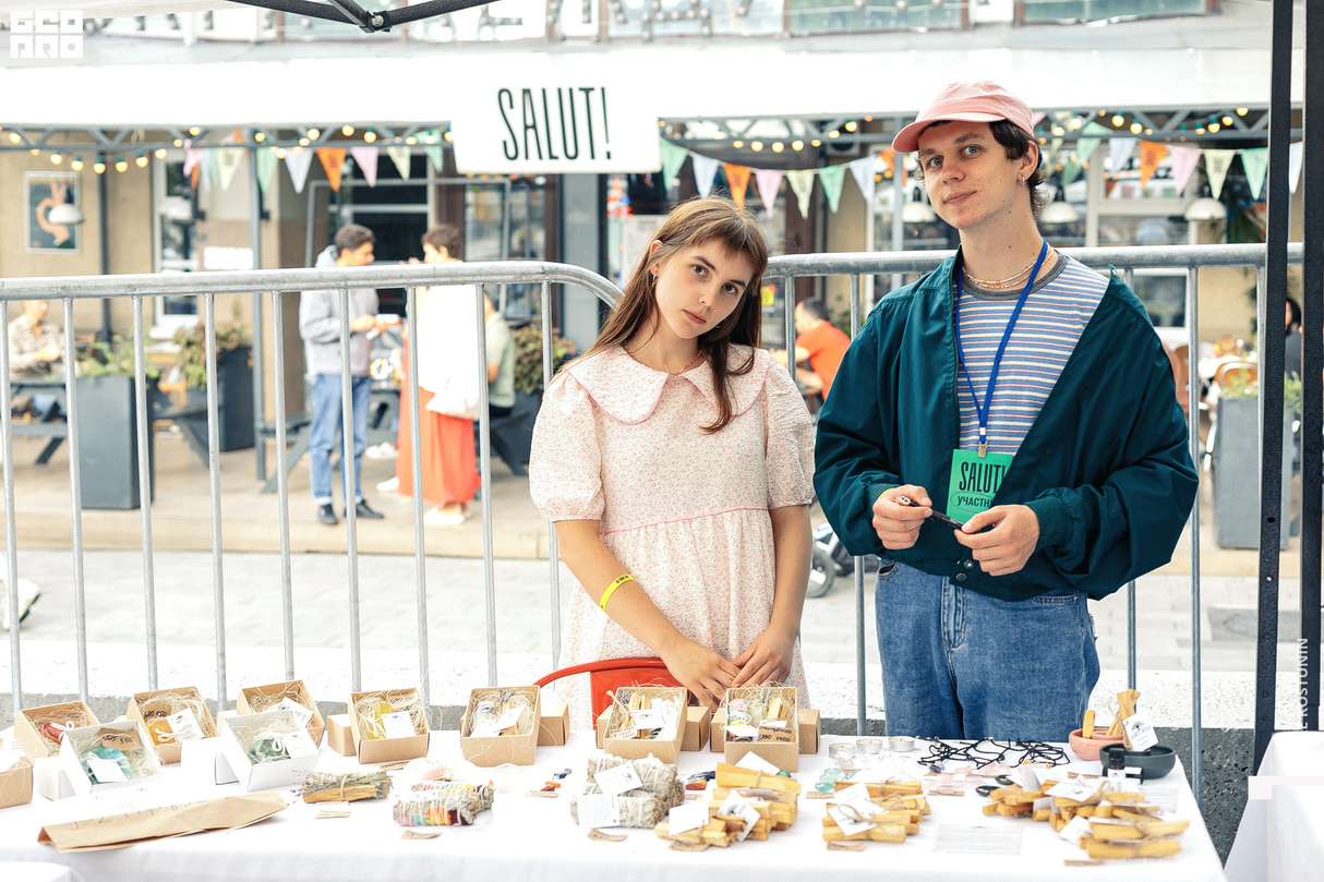 Salut! Big garage sale 30