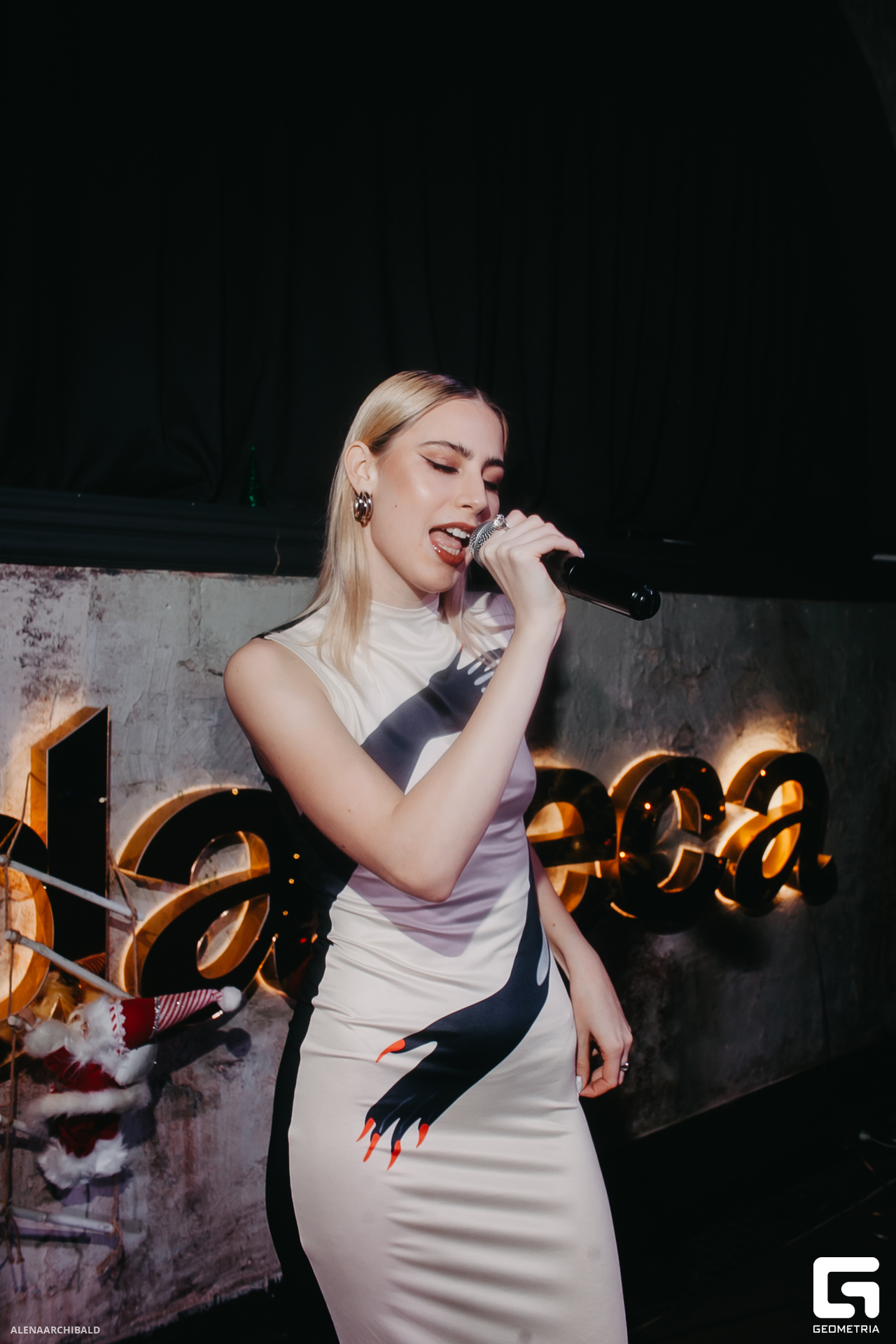 2023-12-08 20-00-38_alenaarchibald017.JPG