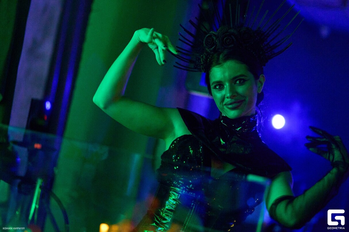 SPECIAL GUEST CATMOONK | LIGHT  ROOM 27