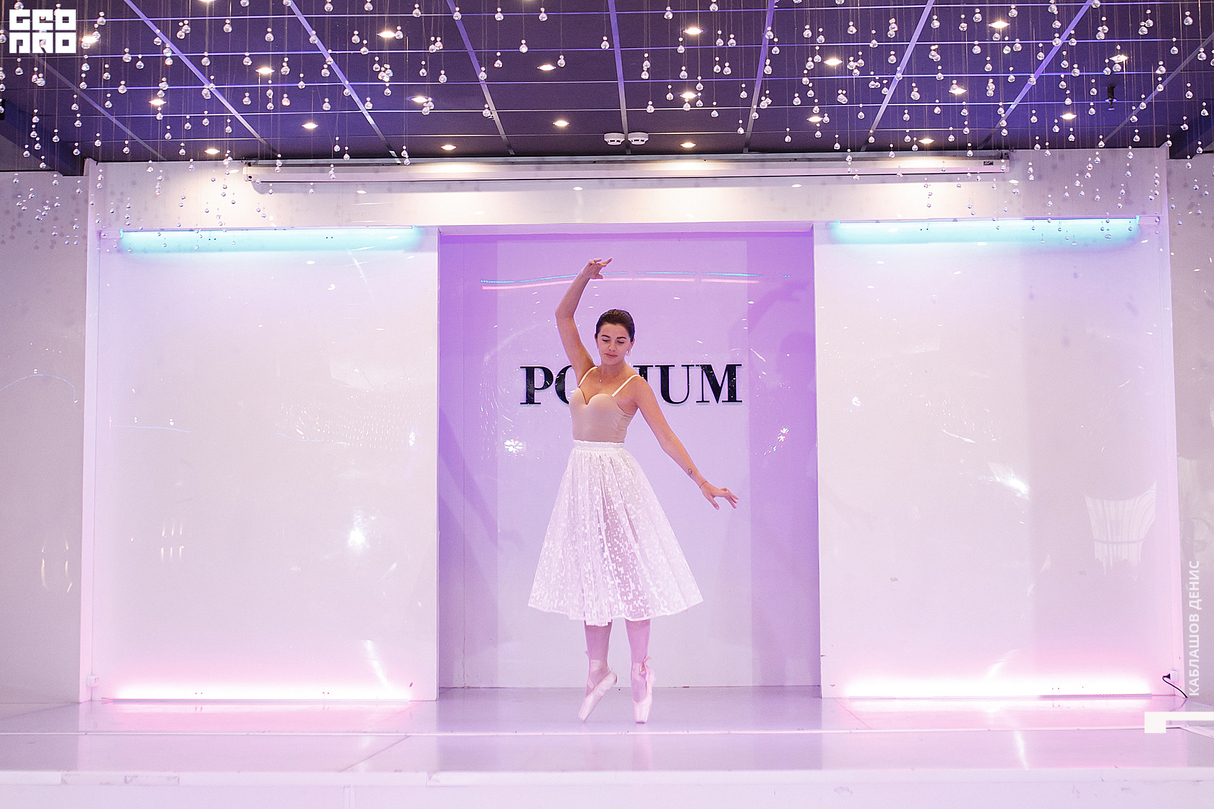Podium - ALEX DANCE STUDIO 22