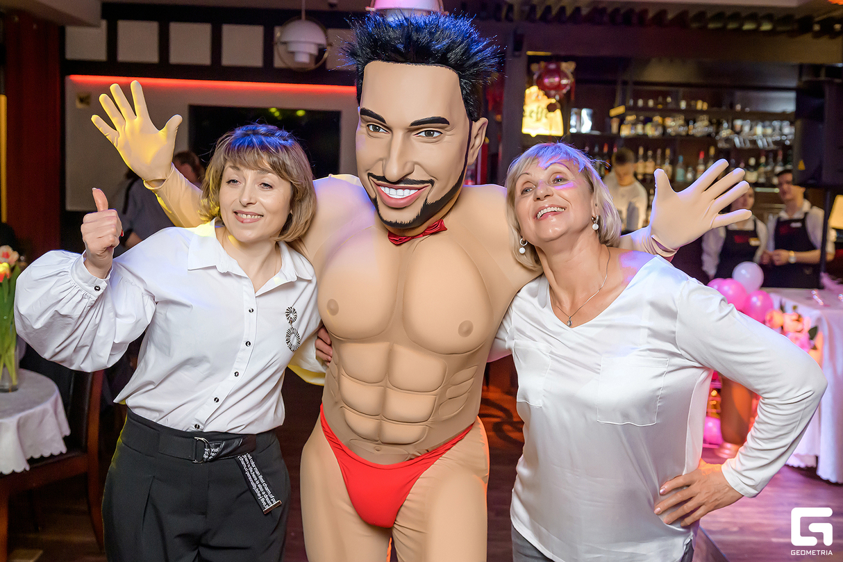 Праздник весны, красоты и нежности отметили в Sinlun cafe! 26